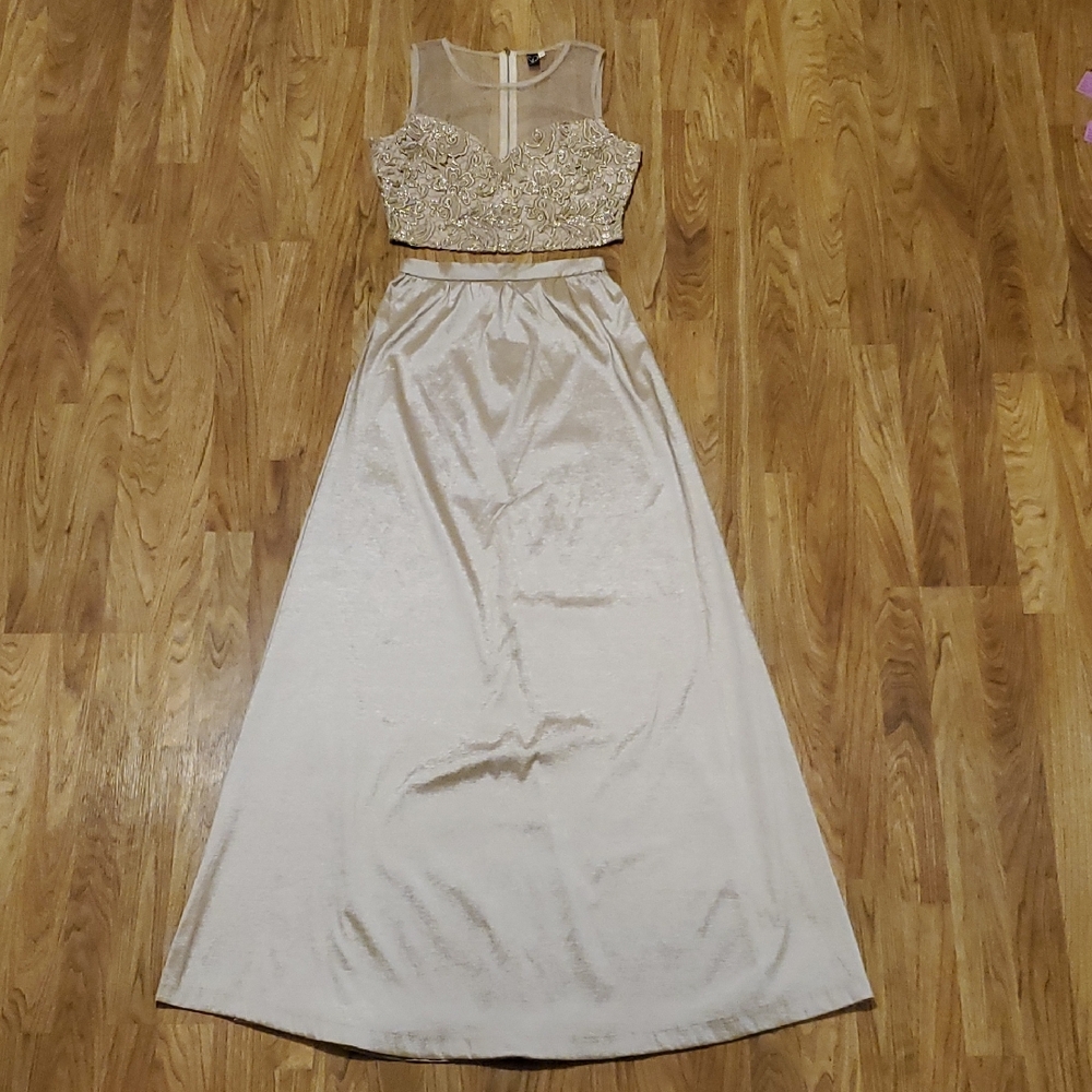 Windsor NWT Sleeveless Two Piece Gown Gold Mesh Lace Size M Top Size XS Skirt